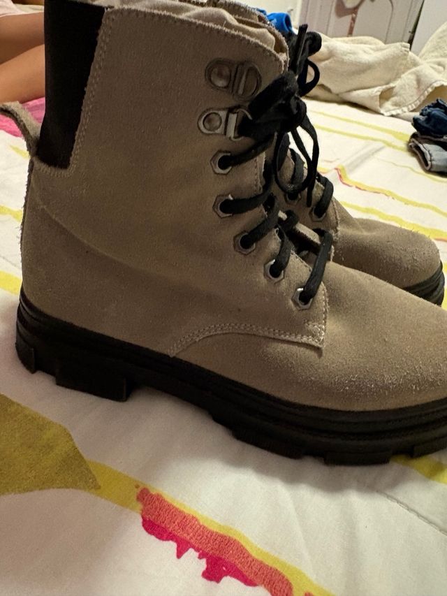 Botines Beige y Negros