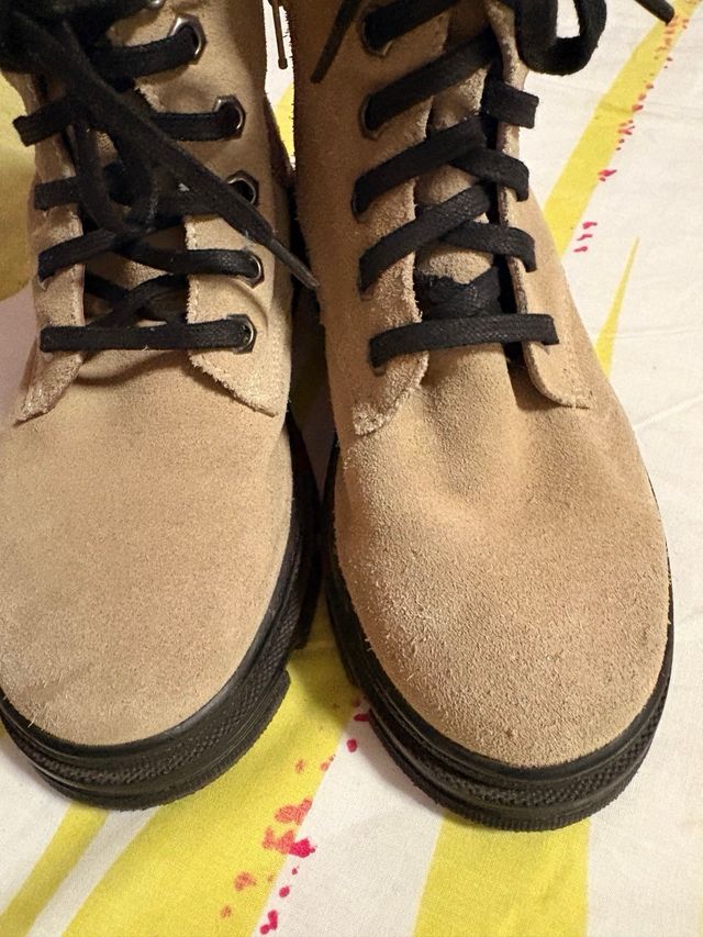 Botines Beige y Negros