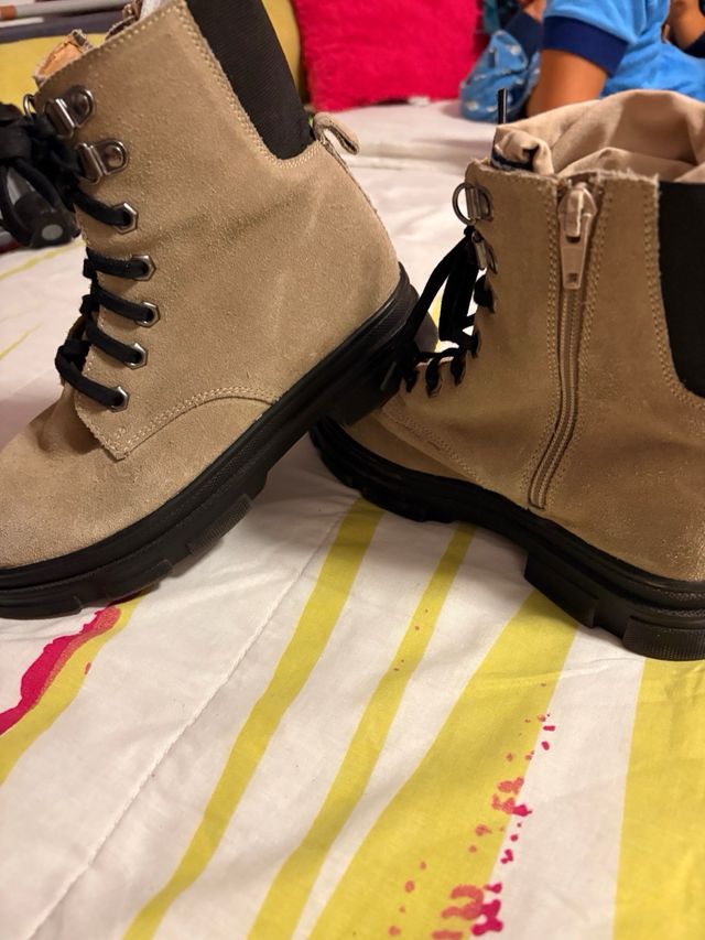 Botines Beige y Negros