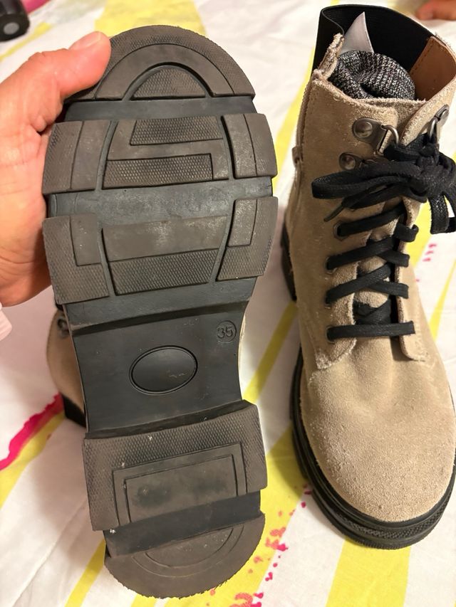 Botines Beige y Negros