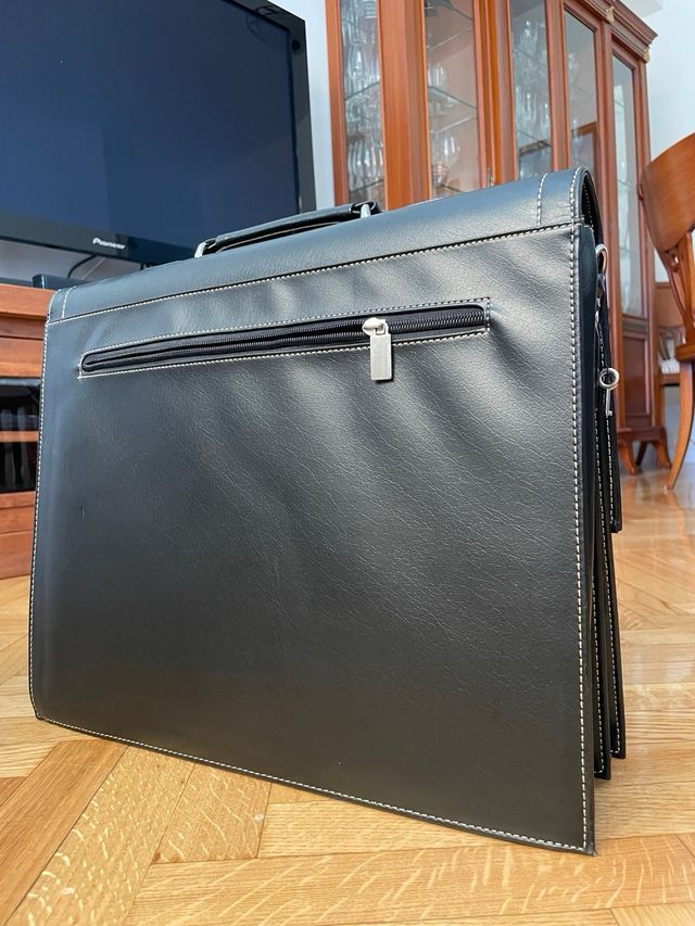 Valigetta nera professionale INESEM