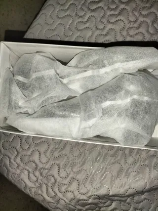 Sandalias de tacón plateadas con pedrería