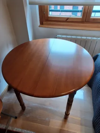 Mesa redonda de madera