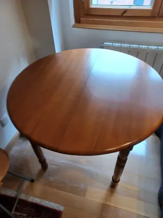 Mesa redonda de madera