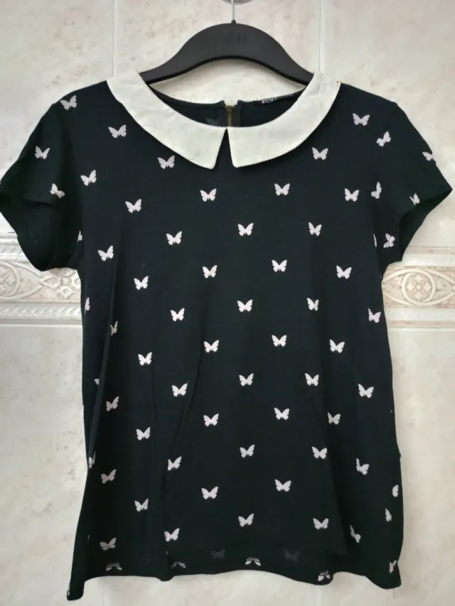 Camiseta mujer mariposas cuello Peter Pan