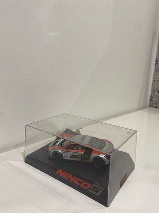 Audi R8 Ninco con caja