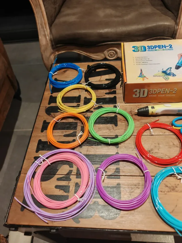 Bolígrafo 3D con filamentos y accesorios