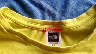 Lote 2 Camisetas The North Face y Volcom Talla L