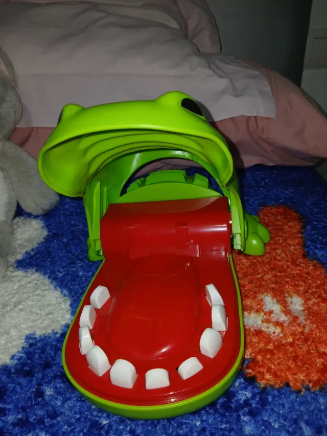 Peluche FurReal Gato + Cocodrilo Dentista