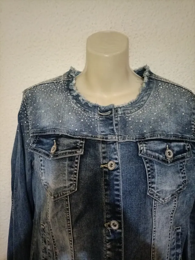 Cazadora vaquera mujer con pedrería