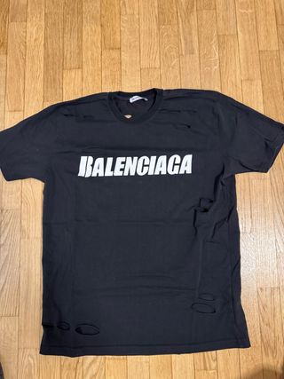 Maglietta Balenciaga nera strappata