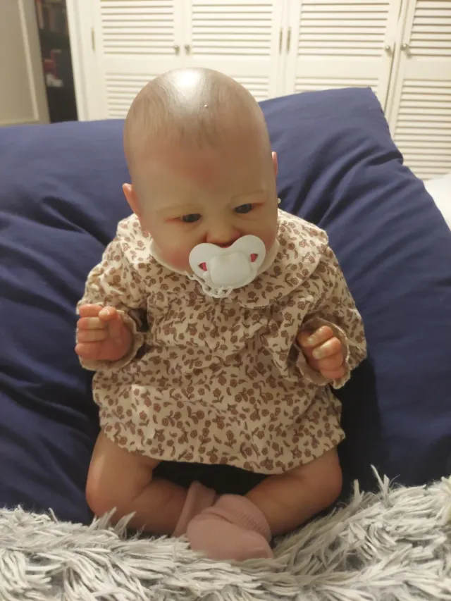 Bebé Reborn realista con chupete