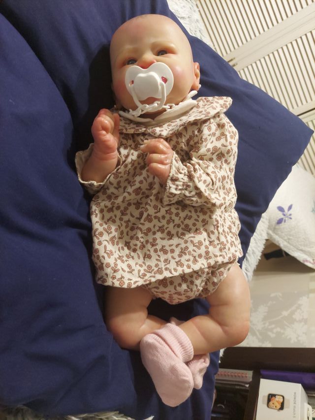 Bebé Reborn realista con chupete
