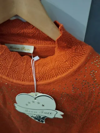 Jersey color teja con pedrería