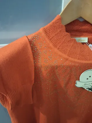 Jersey color teja con pedrería
