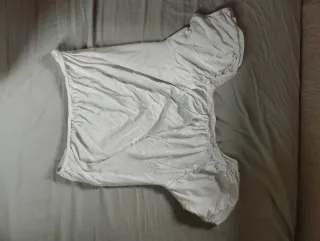 Camisa blanca de manga corta