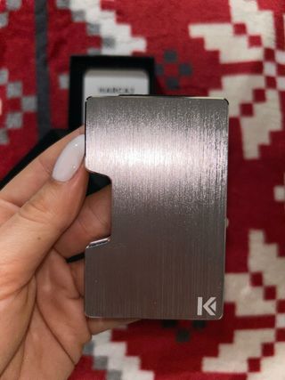 Tarjetero Karcaj metálico plateado