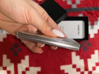 Tarjetero Karcaj metálico plateado