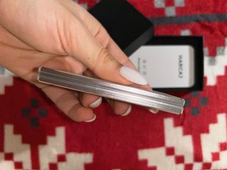 Tarjetero Karcaj metálico plateado