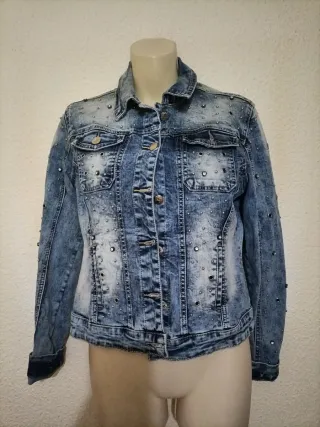 Cazadora vaquera mujer con tachuelas