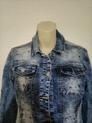 Cazadora vaquera mujer con tachuelas