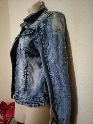 Cazadora vaquera mujer con tachuelas