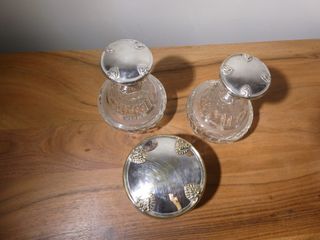 Juego tocador vidrio tallado y alpaca