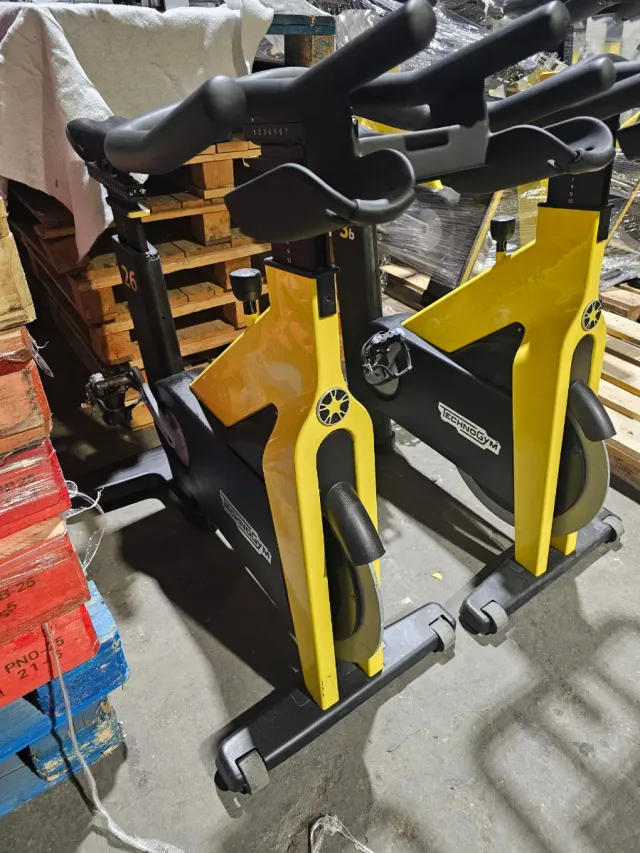 Bicicleta Spinning Technogym Group Cycle Amarillo