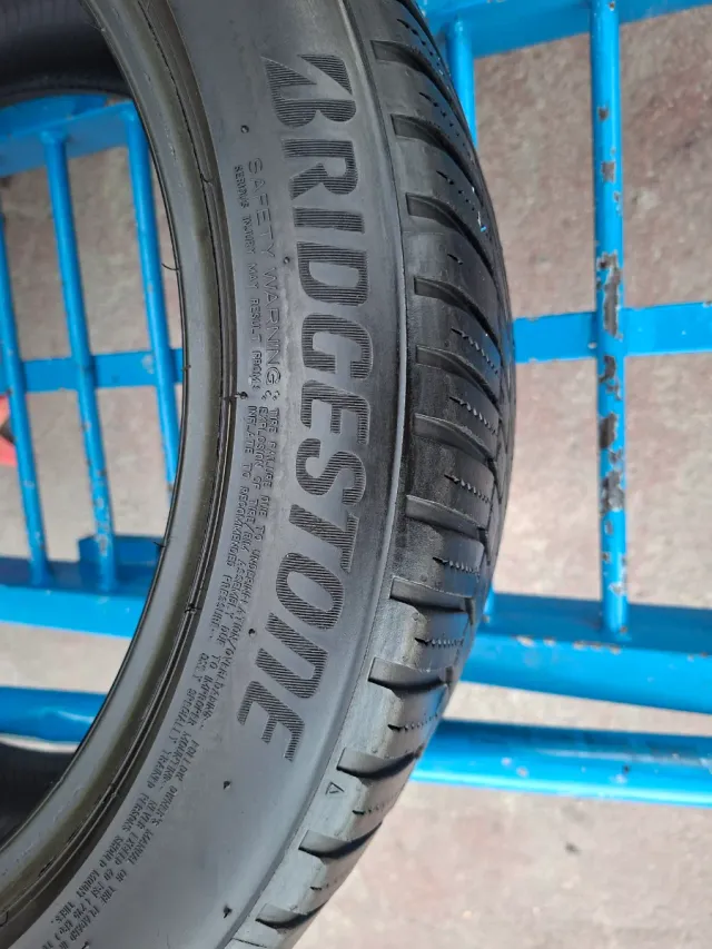 Neumáticos 245/45/18