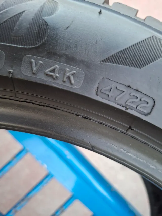 Neumáticos 245/45/18