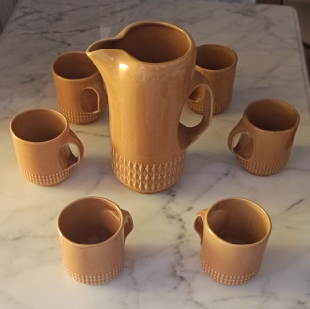 Juego 6 jarras y 1 jarra de cerámica