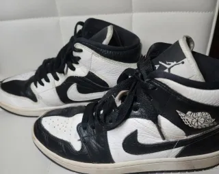 Scarpe Jordan Mid Bianche e Nere