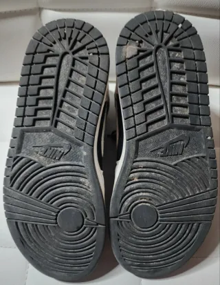 Scarpe Jordan Mid Bianche e Nere