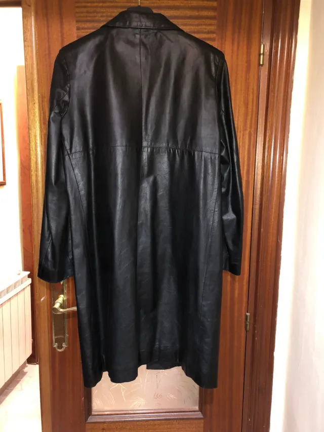 Gabardina de cuero negra