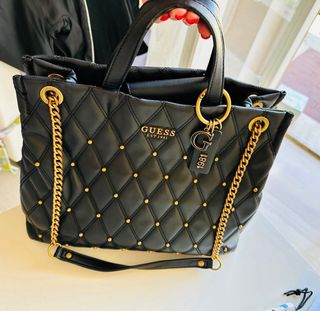 Borsa Guess nera con borchie dorate