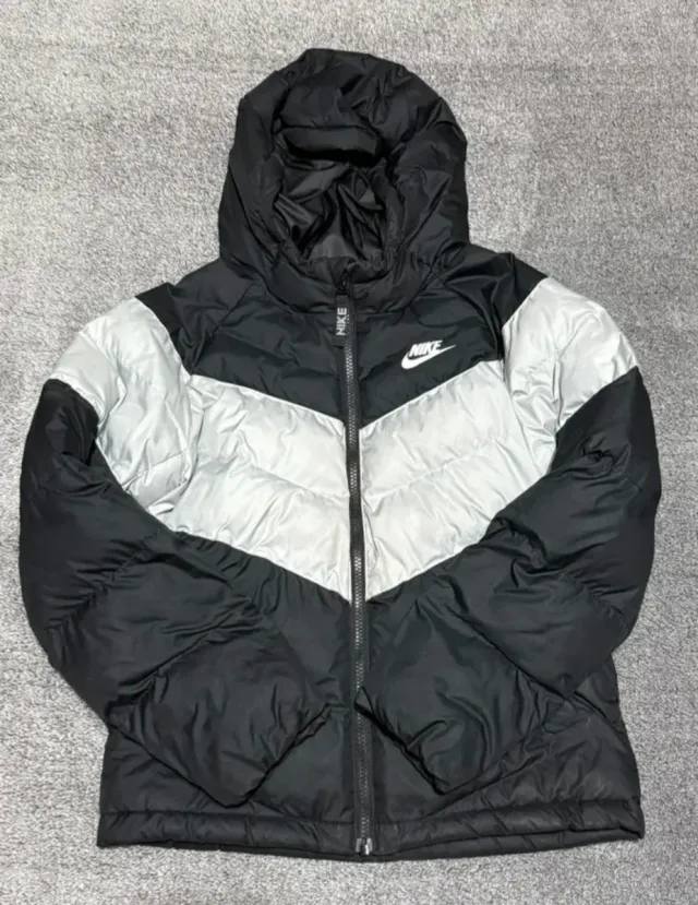 Piumino Nike bambino taglia L con difetto