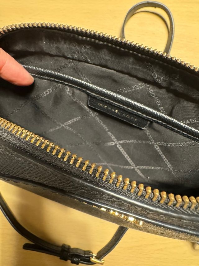 Borsetta Michael Kors nera con difetti