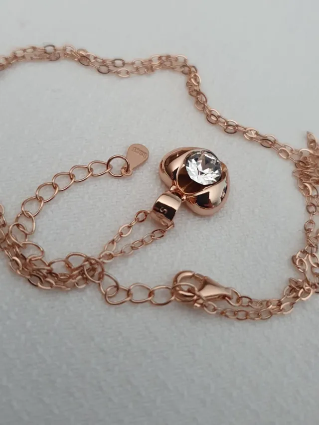 Colgante ORO ROSA Y SWAROVSKI.  REGALO NAVIDAD.