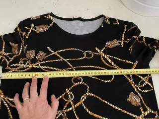 Vestito Stradivarius nero con catene oro