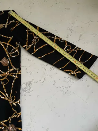 Vestito Stradivarius nero con catene oro