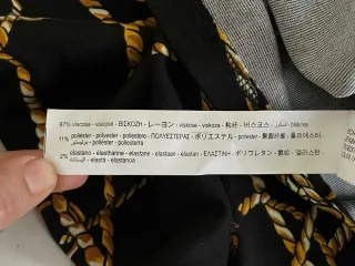 Vestito Stradivarius nero con catene oro