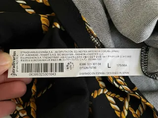 Vestito Stradivarius nero con catene oro