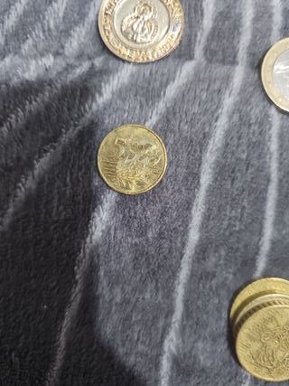 Moneda de 1 ,2 y0, 5 0cent