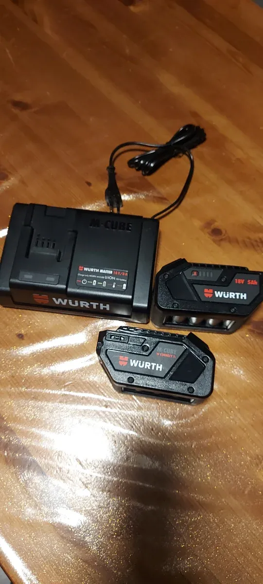 Caricabatteria e 2 batterie Wurth