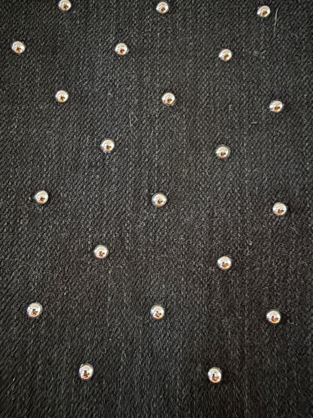 Pantalón pitillo negro con lunares