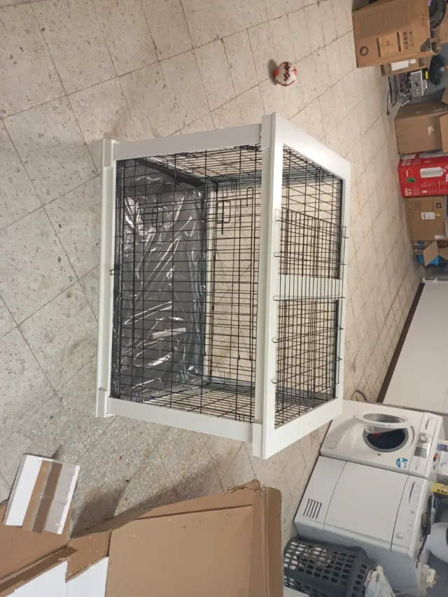 Jaula para mascotas negra y blanca