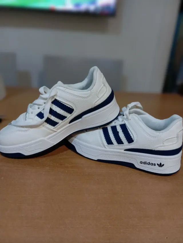 Zapatillas Adidas Blancas y Azules
