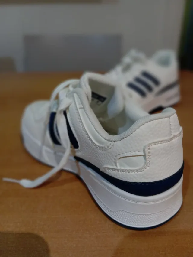 Zapatillas Adidas Blancas y Azules
