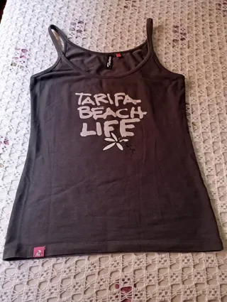 Camiseta tirantes El Niño marrón.