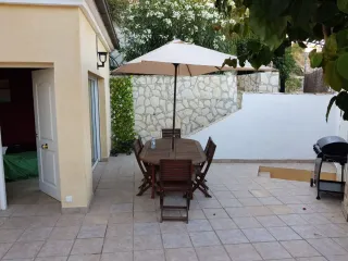 Casa con terreno en zona tranquila